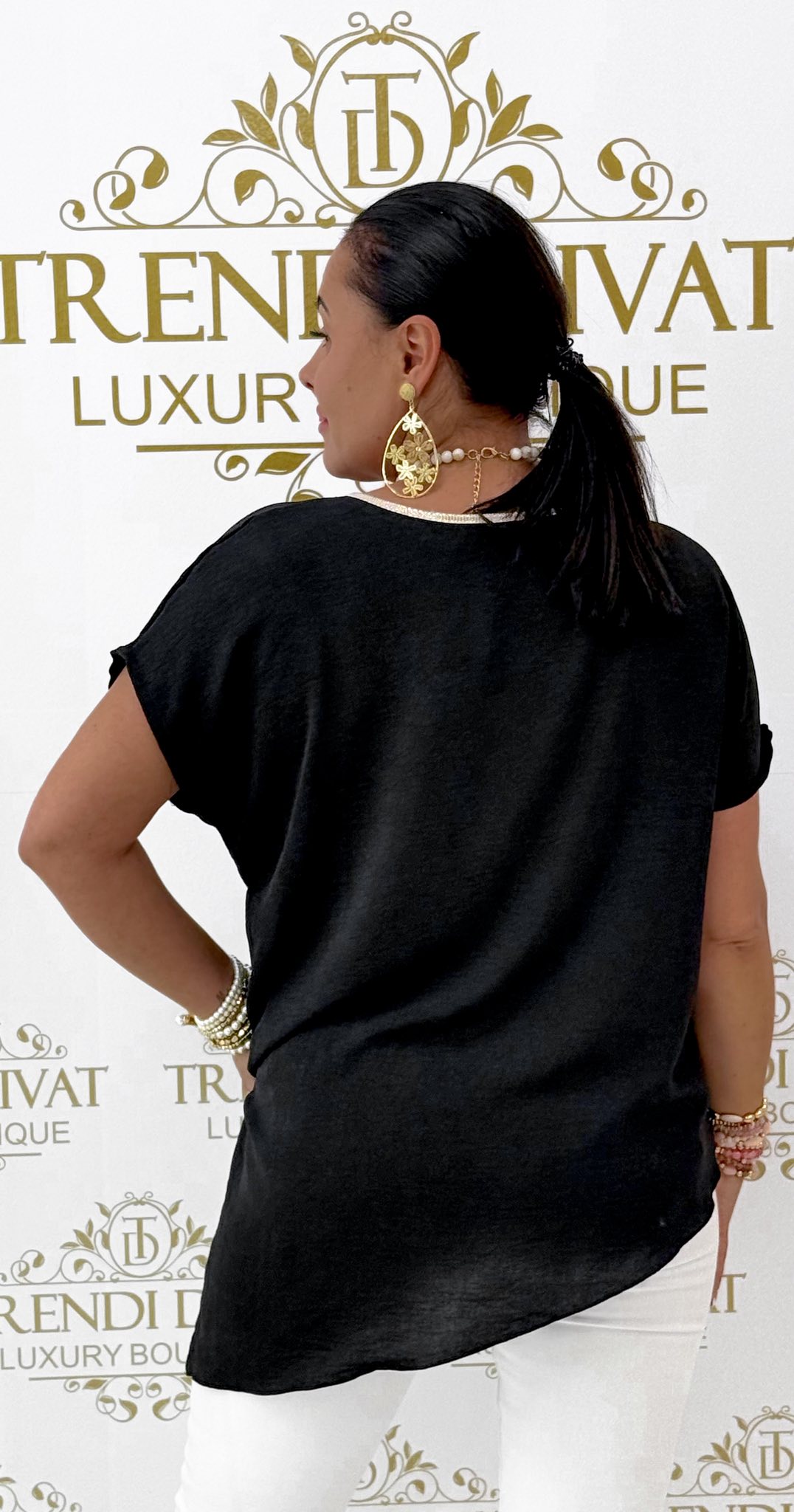 Oldalt megkötős, lenge anyagú, virágos brossal díszített felső - Image 26