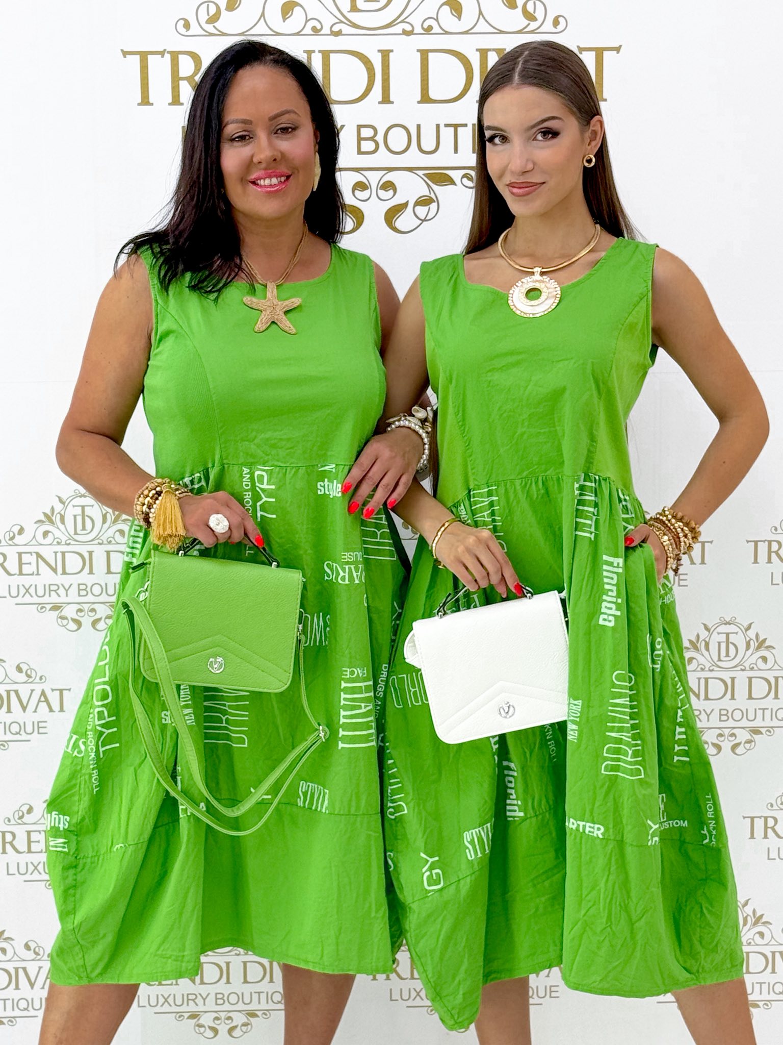 Bordázott anyagú felsőrészes, feliratos vászon szoknyarészes hagymaruha - Image 24