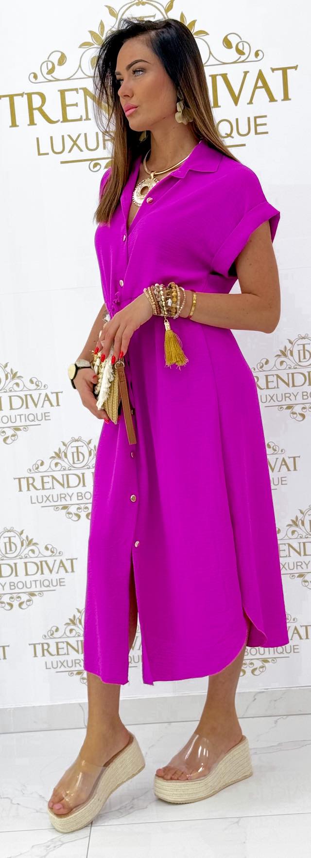 Oldalt felsliccelt, derekánál megkötős, arany színű gombokkal díszített muszlin ruha - Image 28