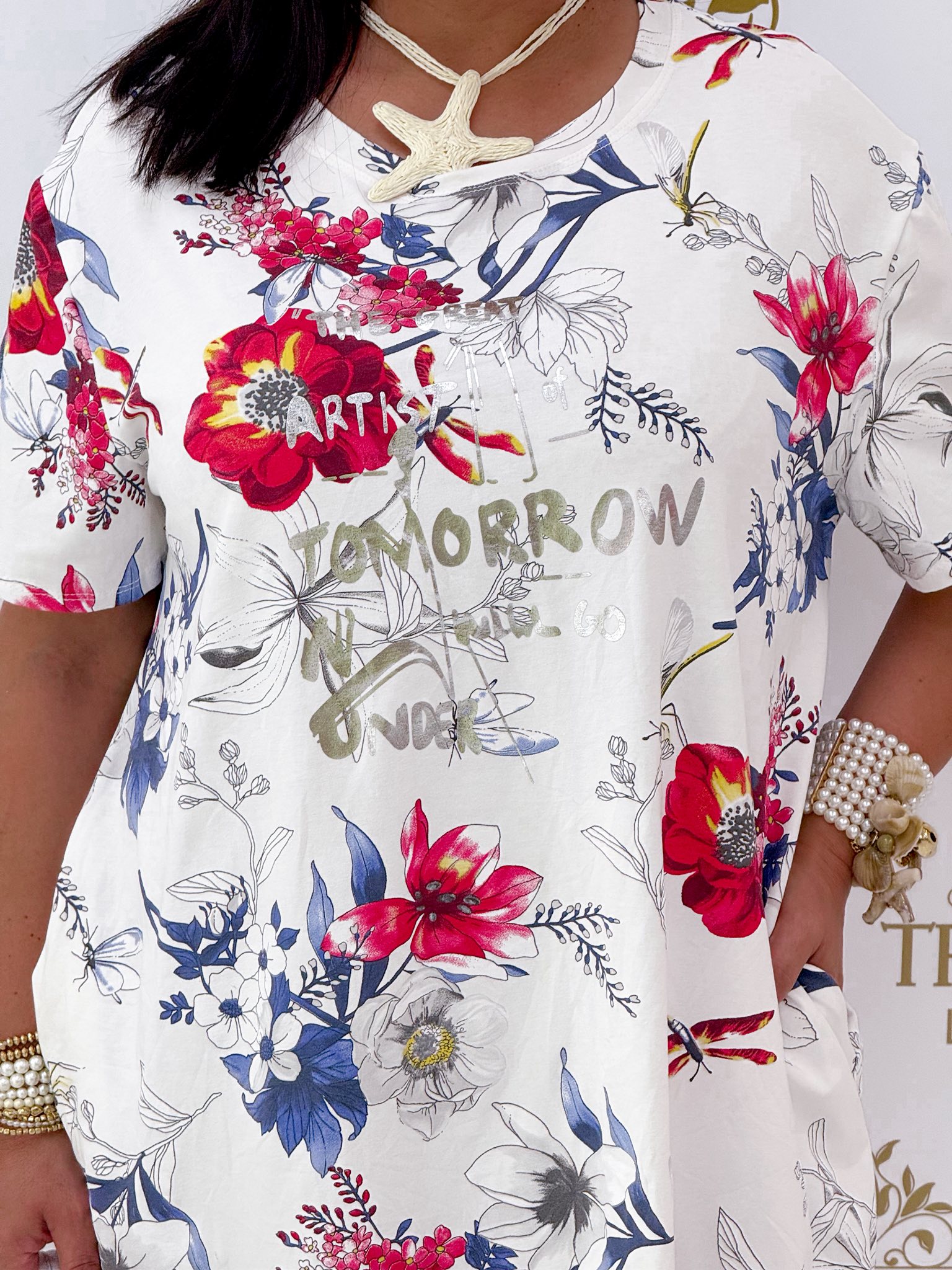 Feliratos, piros-kék színű virág mintázatú zsebes tunika - Image 4