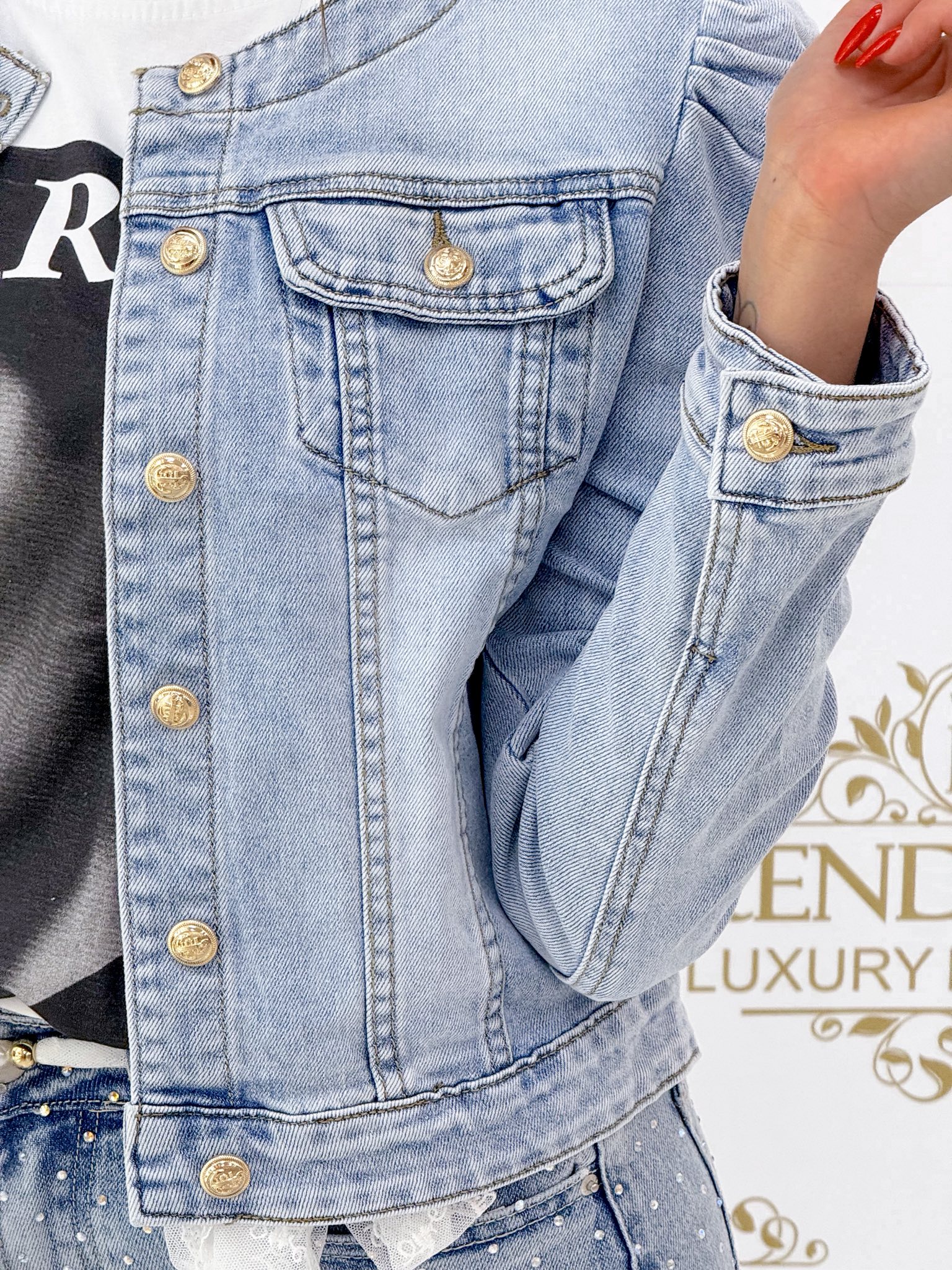 Kerek nyakú, arany színű gombokkal díszített, puffos vállú farmer kabát „C207-C” - Image 2