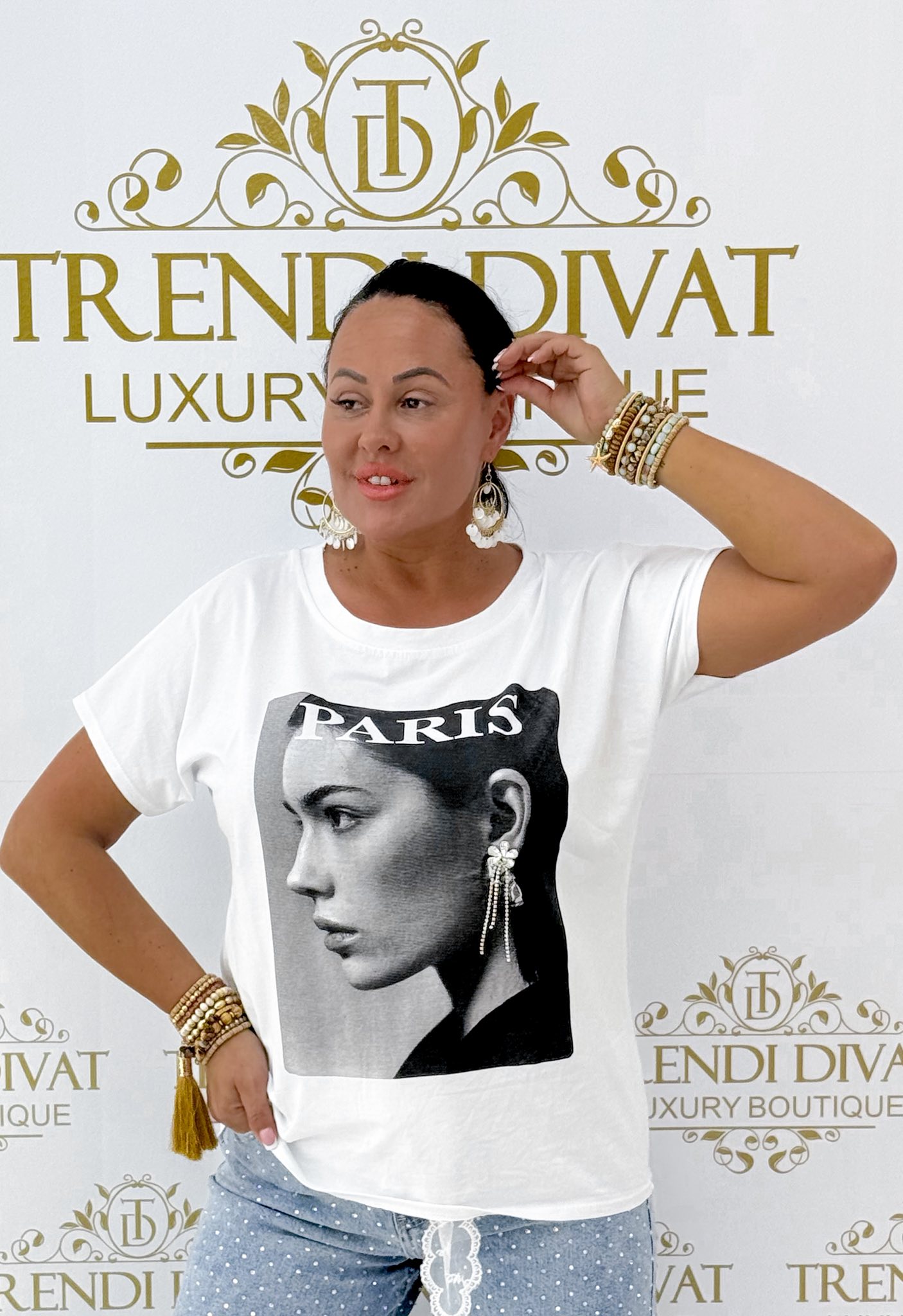 Plus size, kövekkel díszített női arc mintázatú felső - Image 4