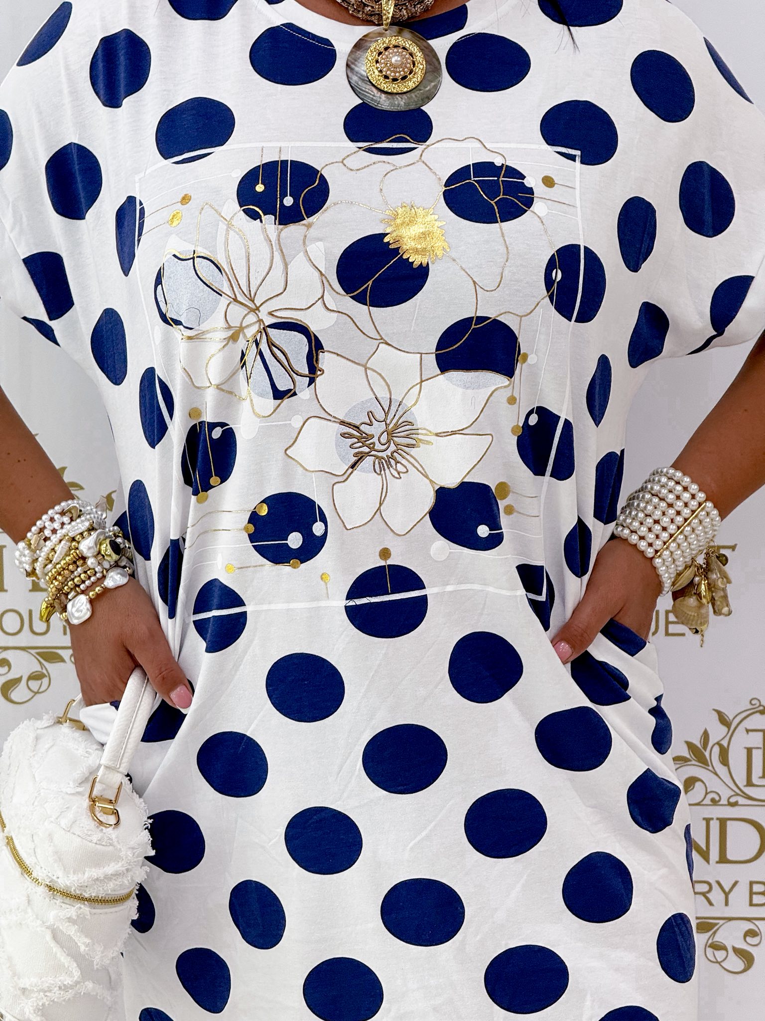 Pöttyös & virág mintázatú, elől rövidebb fazonú, zsebes tunika - Image 4