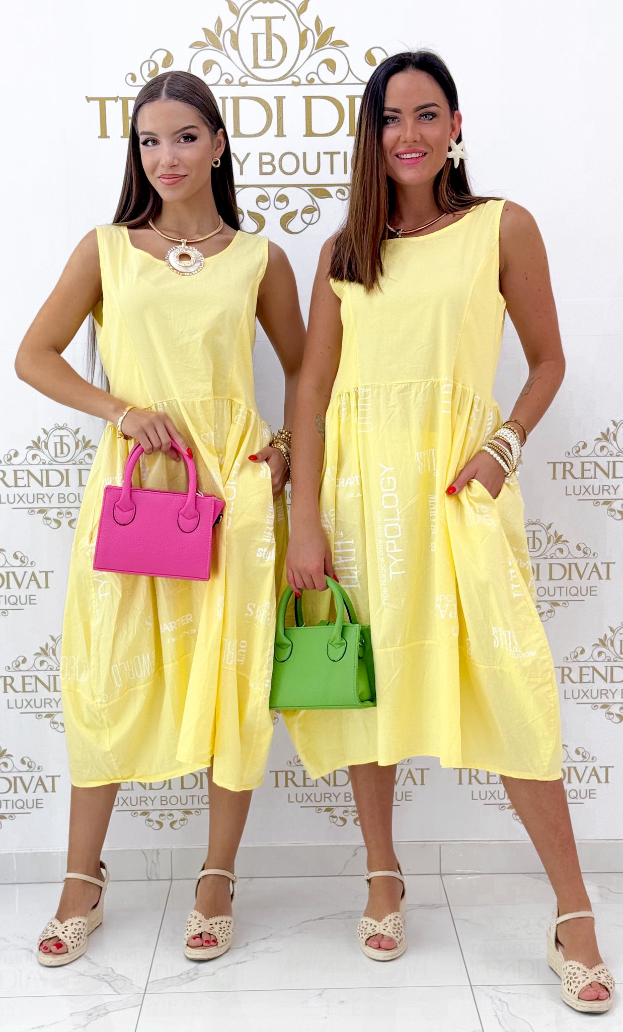 Bordázott anyagú felsőrészes, feliratos vászon szoknyarészes hagymaruha - Image 36