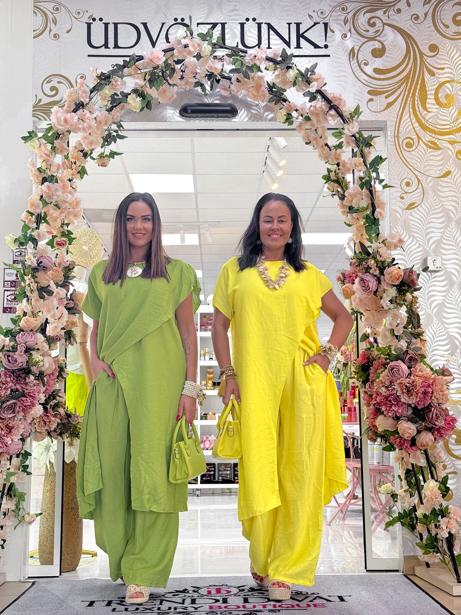 Egyedi átlapolt fazonú, lenge vászon anyagú palazzo szett