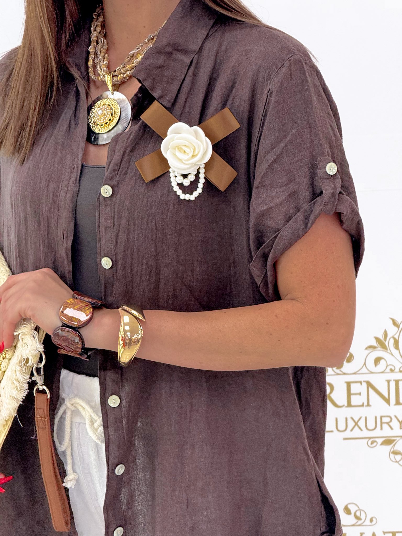 Lenvászon hatású galléros ing tunika, virágos kitűzővel - Image 6