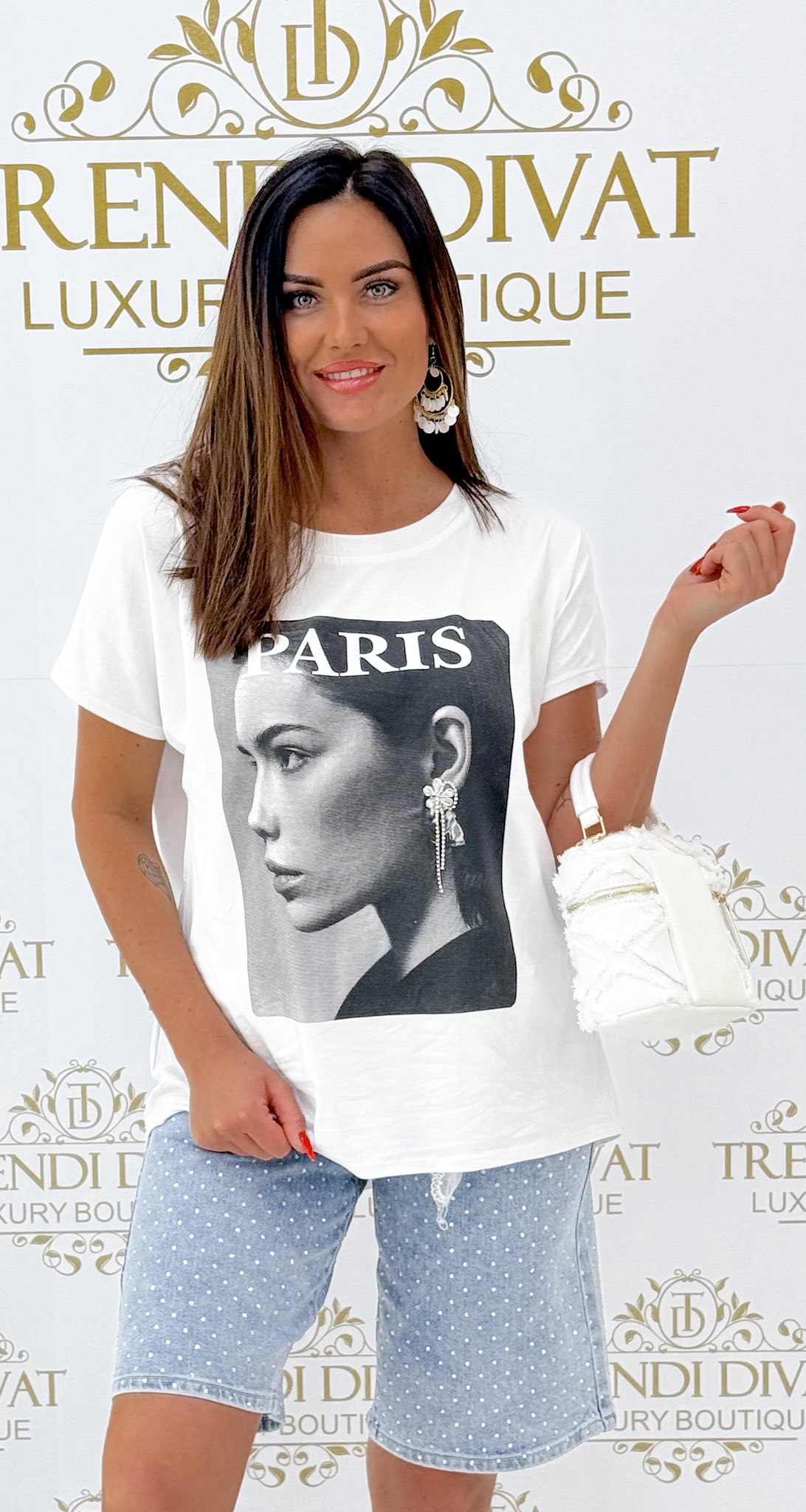 Plus size, kövekkel díszített női arc mintázatú felső - Image 6