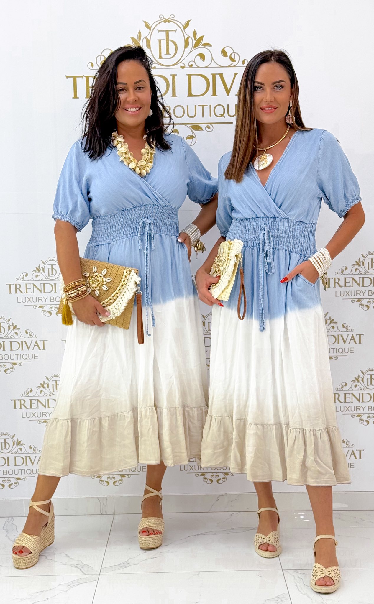 Átlapolt V-nyakú, gumis derekú, színátmenetes farmer hatású midi ruha