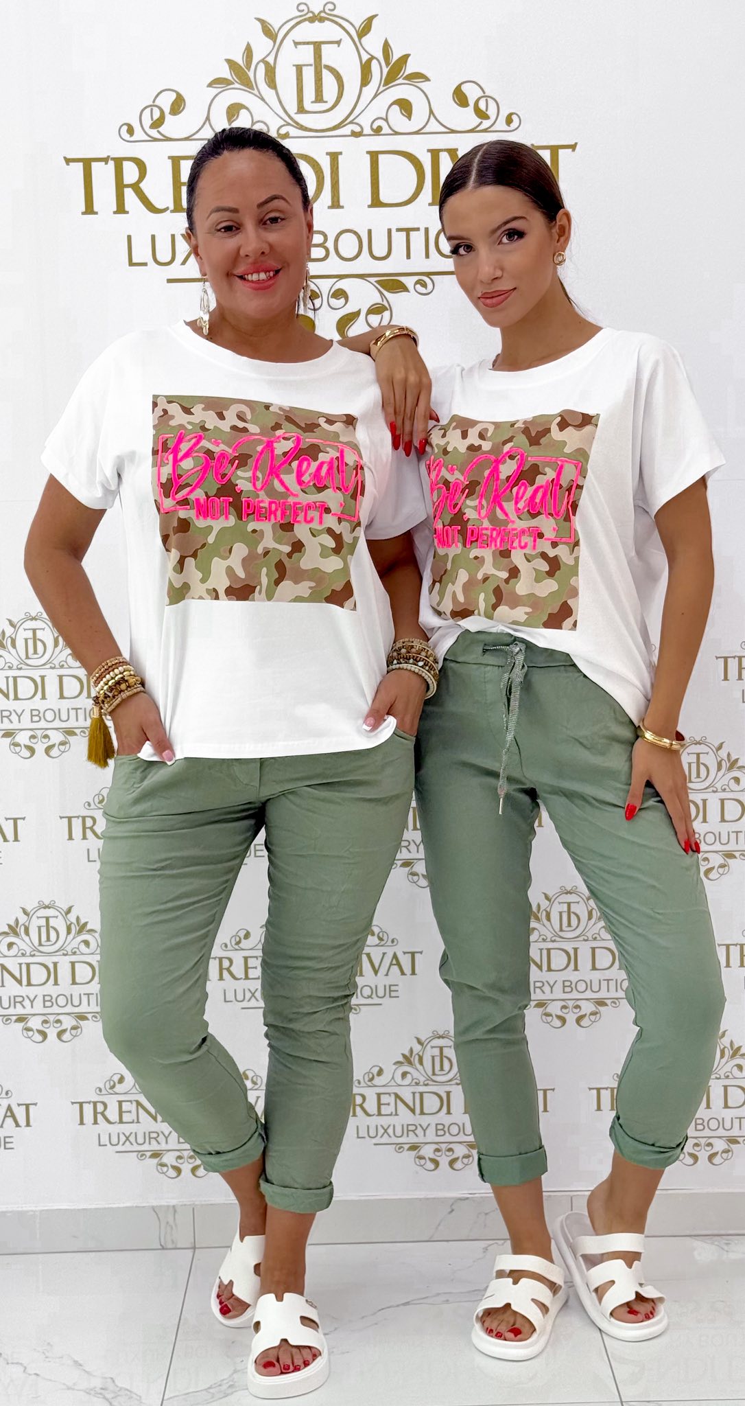 Plus size, „Be Real Not Perfect” feliratos, terepminta betétes felső - Image 9