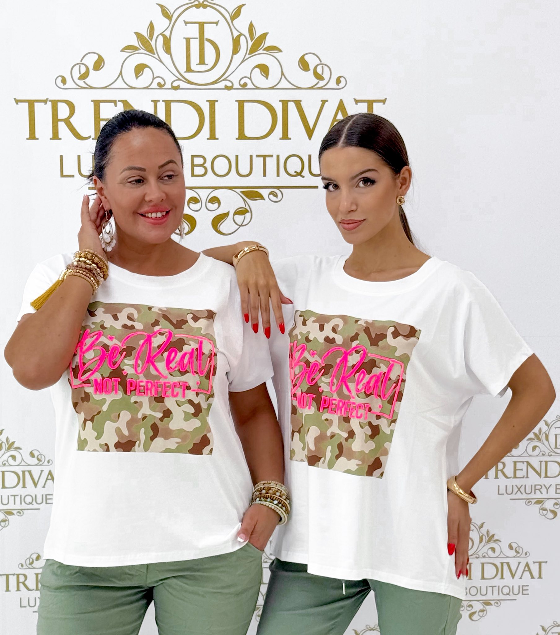 Plus size, „Be Real Not Perfect” feliratos, terepminta betétes felső - Image 2