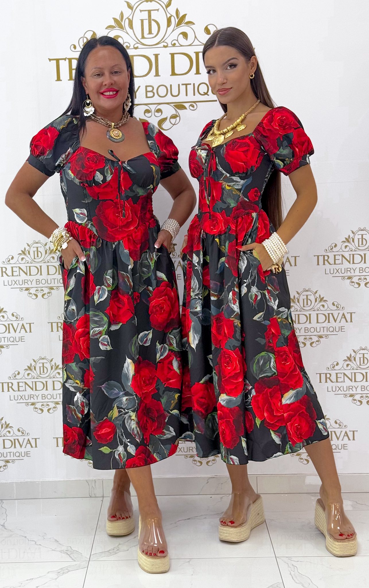 Puffos ujjú, különleges fazonú, rózsa mintás, zsebes midi ruha - Image 2